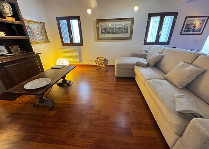 Domus Colosseum, Detached House Just Few Steps From The Colosseum Chalet *