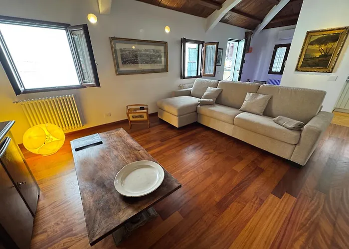 Chalet Domus Colosseum, Detached House Just Few Steps From The Colosseum *