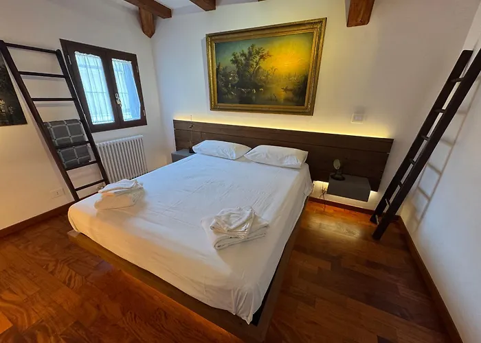 Domus Colosseum, Detached House Just Few Steps From The Colosseum Chalet Rome