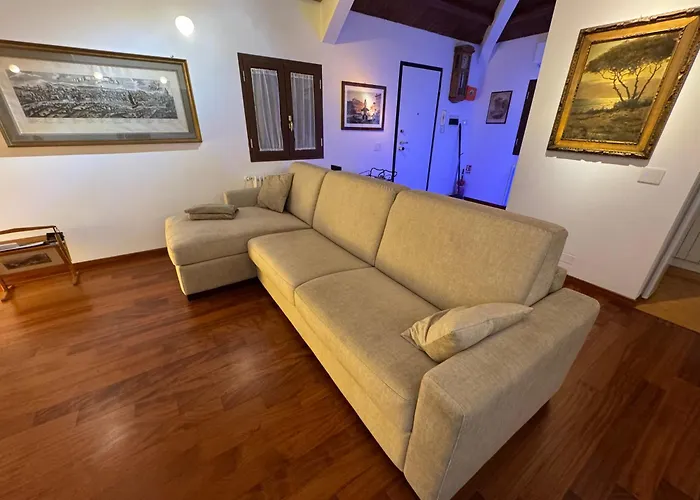 Chalet Domus Colosseum, Detached House Just Few Steps From The Colosseum